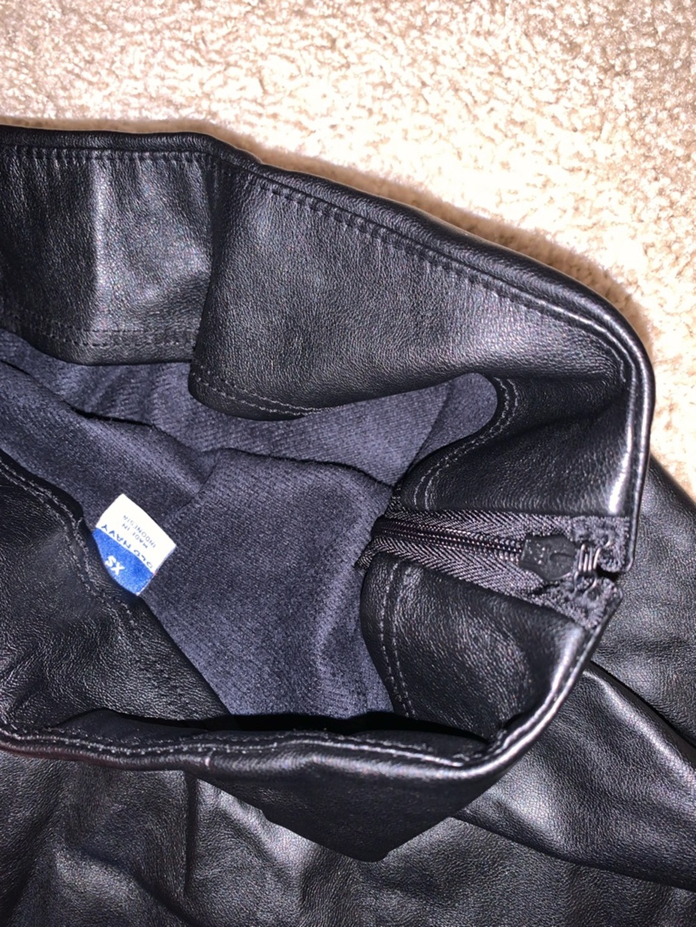 Old Navy Women’s Faux Leather Black Mini Skirt with Front Slit and Zipper XS - Picture 7 of 7